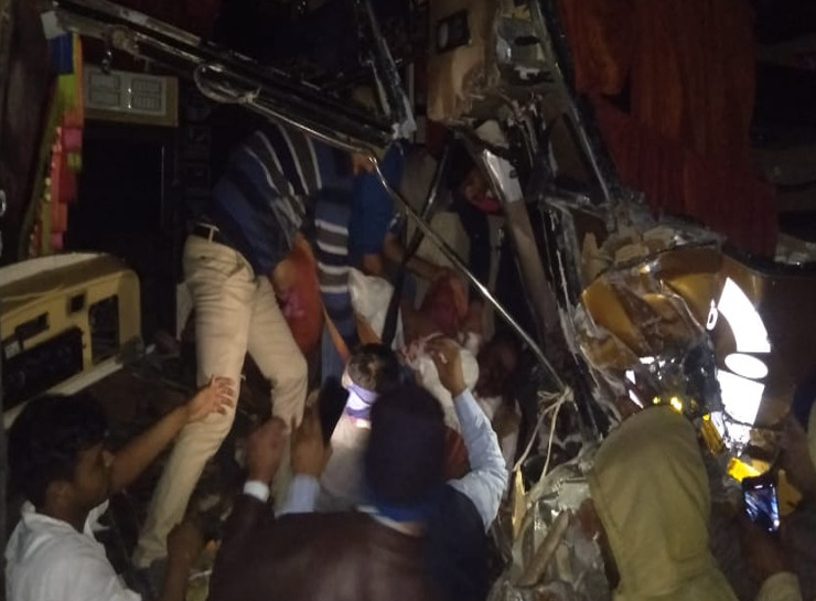 जयपुर में डंपर ने तीन लोगों को कुचला, 2 की मौत; शार्ट सर्किट की वजह से लगी आग में जलते रहे शव