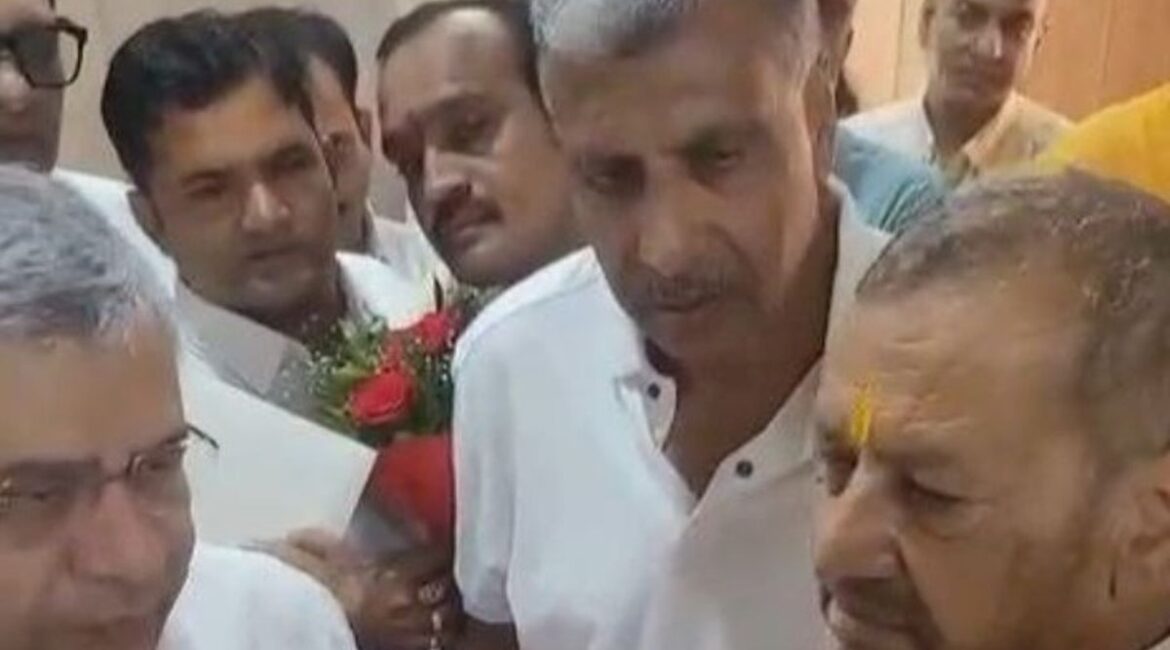श्रीसंघ सभा ने की पालिताणा के लिए ट्रेन की मांग:बोले- यहां जैन समाज के प्रमुख तीर्थ; ज्ञापन भी सौंपा
