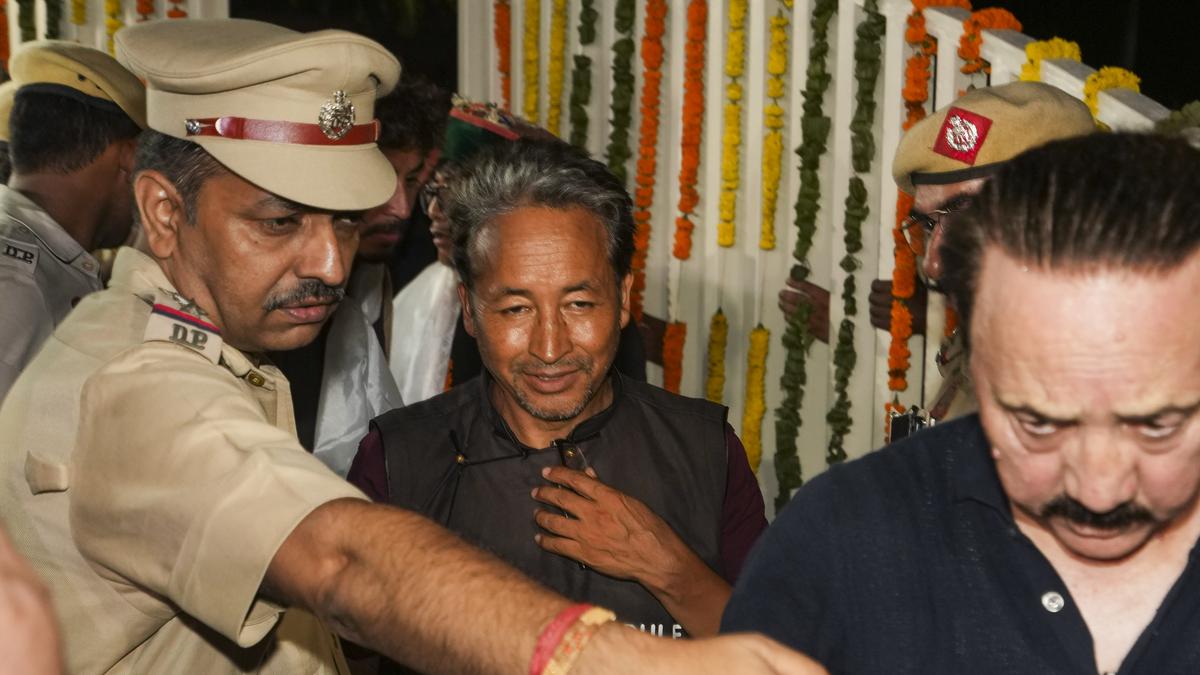 NSA के तहत गिरफ्तार सोनम वांगचुक को भेजा गया जोधपुर जेल, लेह में इंटरनेट बंद