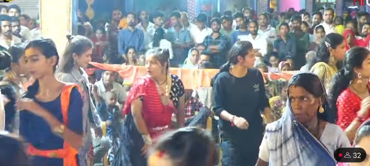 सुमेरपुर – भैरूचौक में शारदीय नवरात्रि पर गरबे में झूमीं महिलाएं और बालिकाएं