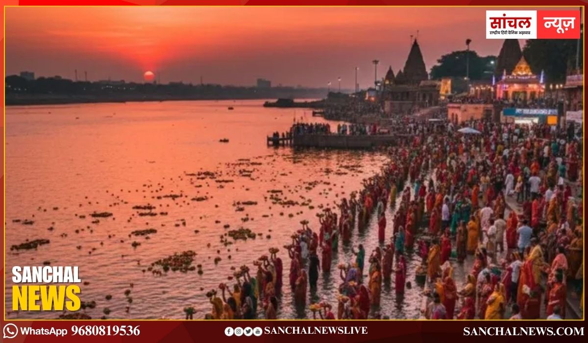 वाराणसी में महापर्व छठ पर काशी के गंगा घाट पर आस्था का जनसैलाब, सुरक्षा के भी कड़े इंतजाम, देखें तस्वीरें