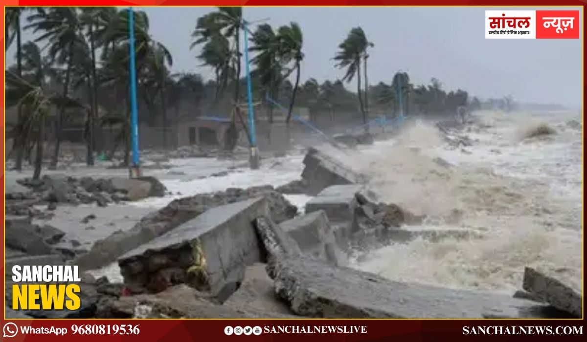 चक्रवाती तूफान मोंथा ने आंध्र प्रदेश में मचाई तबाही, उड़ानें और ट्रेनें रद्द, राहत दल तैनात