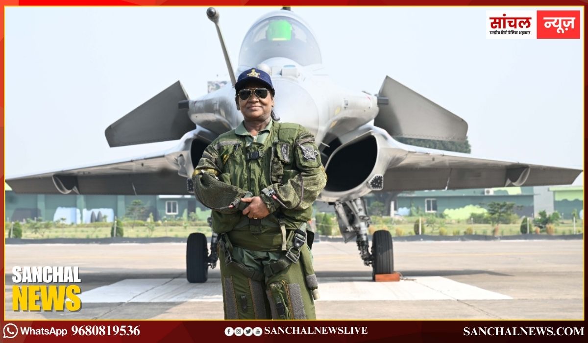 राष्ट्रपति द्रौपदी मुर्मू ने अंबाला एयरफोर्स स्टेशन से राफेल लड़ाकू विमान में उड़ान भरकर रचा इतिहास, जवानों ने दिया ‘गार्ड ऑफ ऑनर’