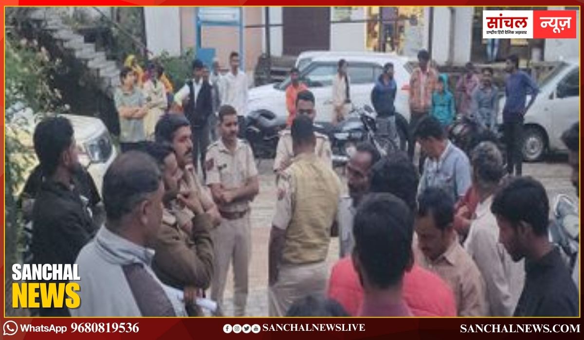 स्कूल बस से कुचलकर एक छात्र की मौत पर भारी हंगामा; हॉस्पिटल के बाहर प्रदर्शन, करणी सेना की मांग और धमकी