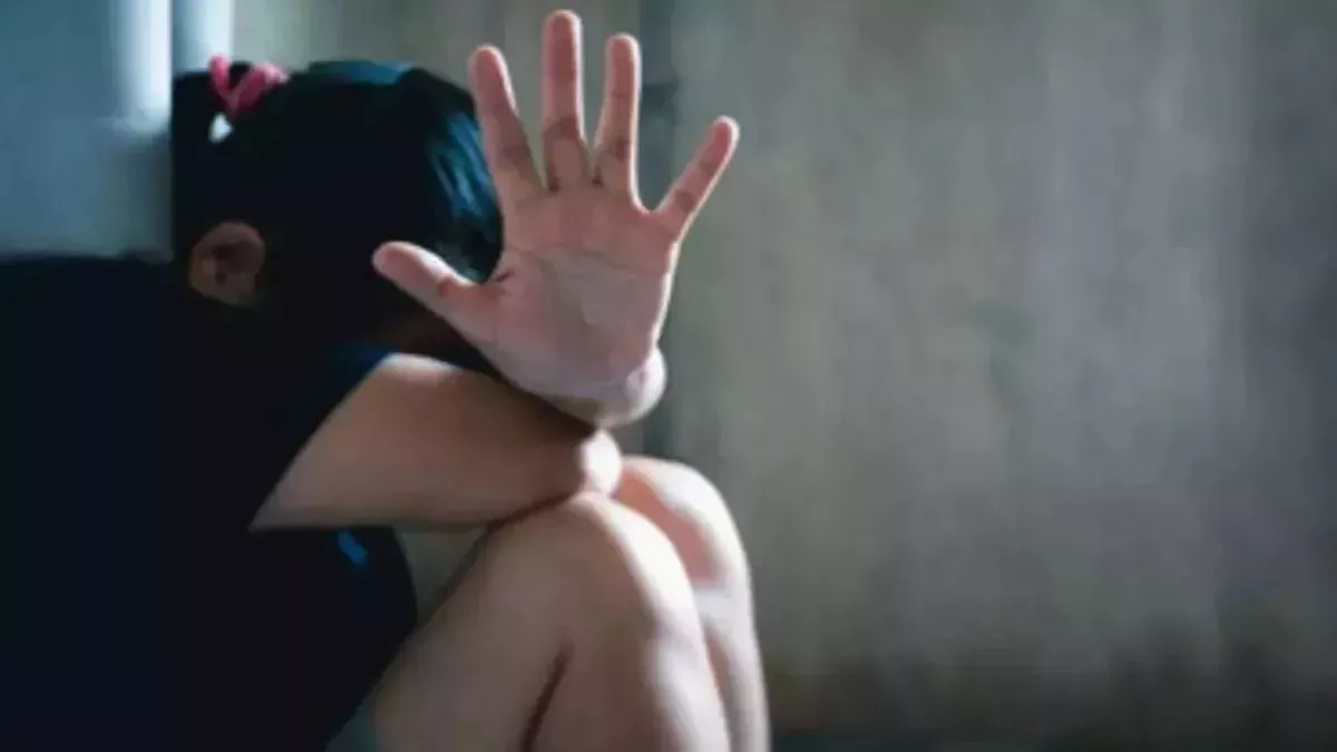 56 छात्राओं से लैब में छेड़छाड़; नंबर बढ़ाने के बहाने कंप्यूटर लैब में बुलाकर छेड़छाड़, आरोपी शिक्षक अब्दुल