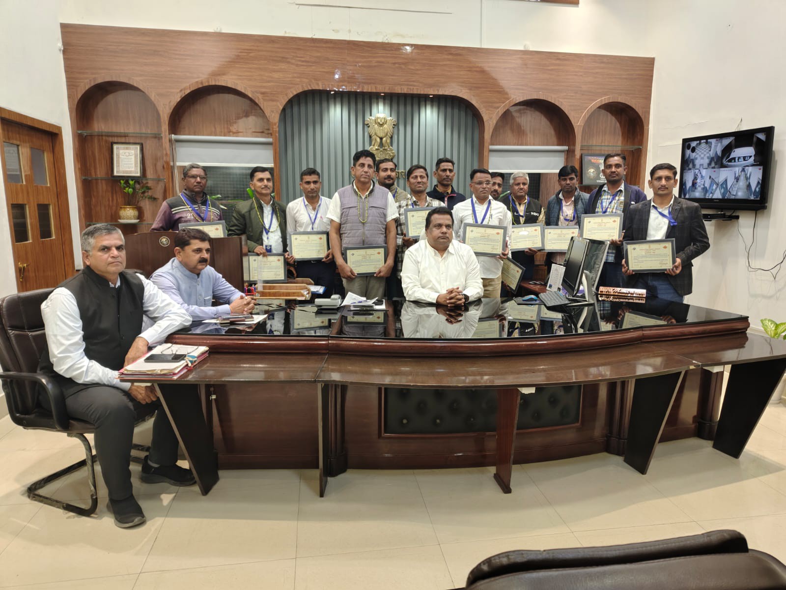 Pali News; कलक्टर ने शत प्रतिशत डिजिटलाइजेशन पर बीएलओ का किया सम्मान