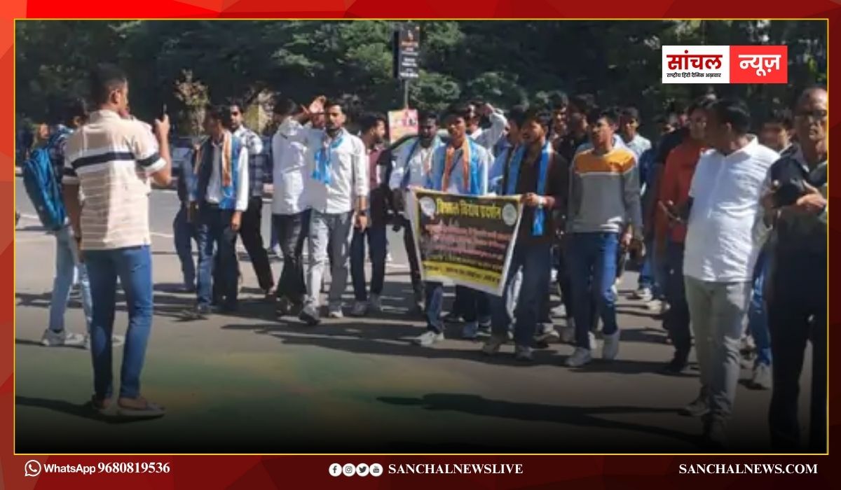 पाली; बांगड़ कॉलेज में जांच की मांग, कलेक्ट्रेट पर NSUI का प्रदर्शन, कॉलेज आयुक्तालय के नाम कलेक्टर को सौंपा ज्ञापन