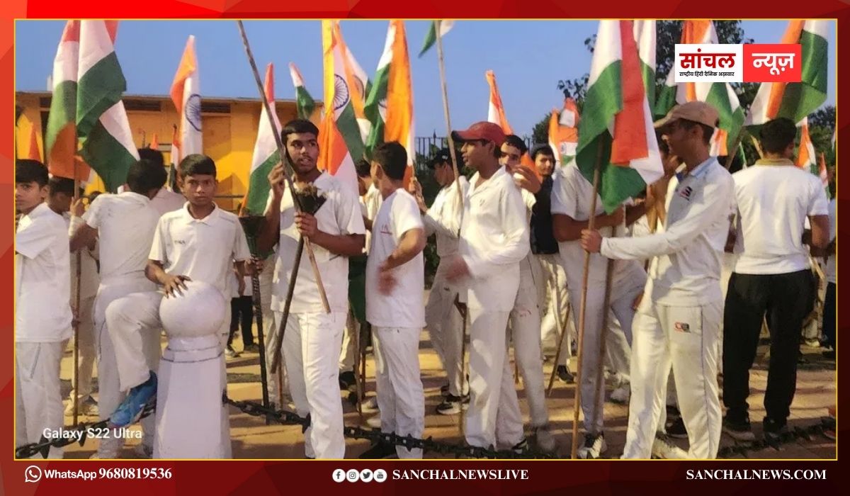 जूते पहन अमर जवान ज्योति पर चढ़े राष्ट्रवाद का दावा करने वाली पार्टी के नेता; मीडिया प्रतिनिधियों को धमकाने की भी कोशिश