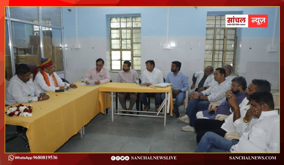 राजस्थान मेडिकेयर रिलीफ सोसायटी (RMRS) की बैठक; चिकित्सालय में भौतिक सुविधाएं मुहैया करने का निर्णय, कैबिनेट मंत्री जोराराम कुमावत ने नई एंबलेंस देने की घोषणा