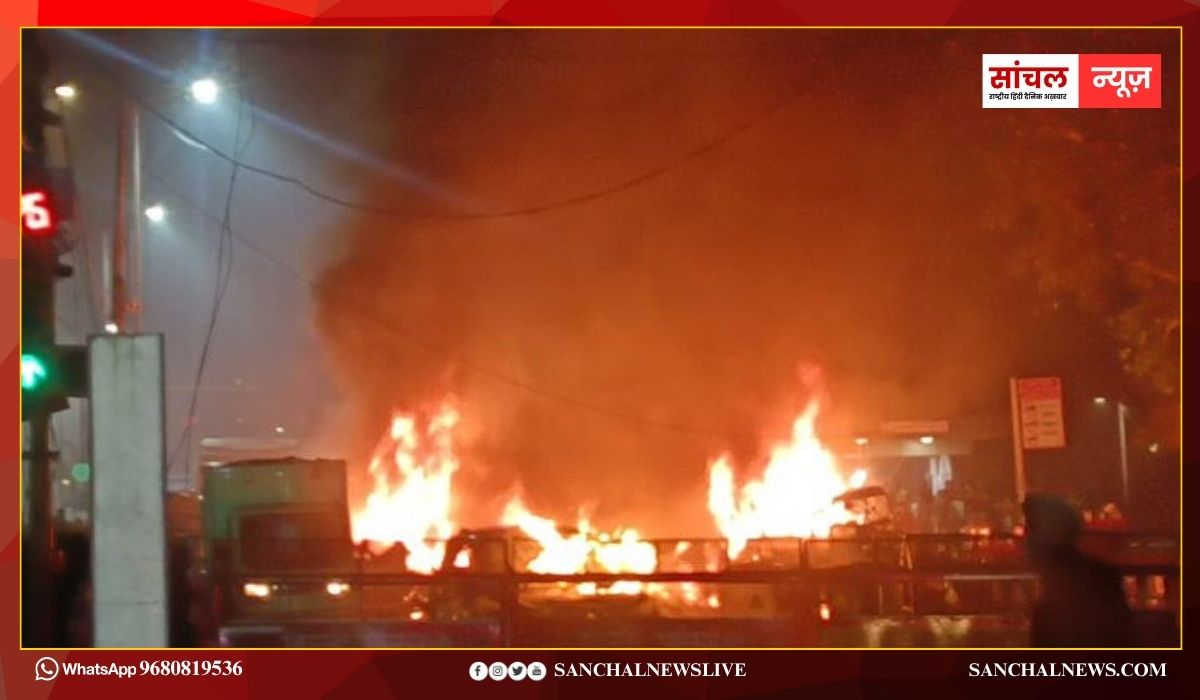 लाल किले के पास कार में धमाके से 8 की मौत, बढ़ सकता है आंकड़ा, 24 घायल, मुंबई, यूपी-उत्तराखंड में हाई अलर्ट