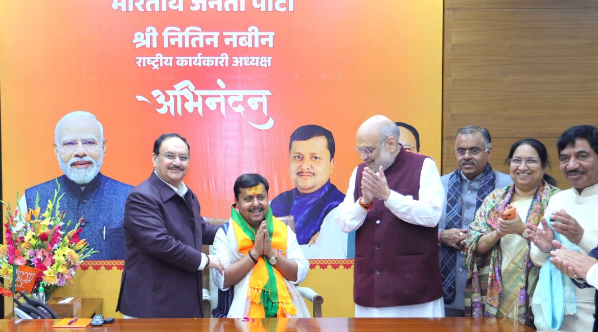 भाजपा के नवनियुक्त राष्ट्रीय कार्यकारी अध्यक्ष नितिन नबीन का गर्मजोशी से स्वागत, संभाला BJP के नए कार्यकारी अध्यक्ष का कार्यभार