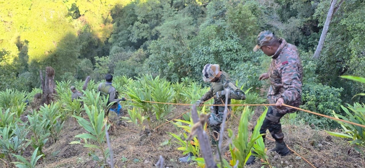 अरुणाचल प्रदेश में मजदूरों को लेकर जा रहा ट्रक खाई में गिरा, 22 मजदूरों की मौत, रेस्क्यू टीम ने 13 शव किए बरामद