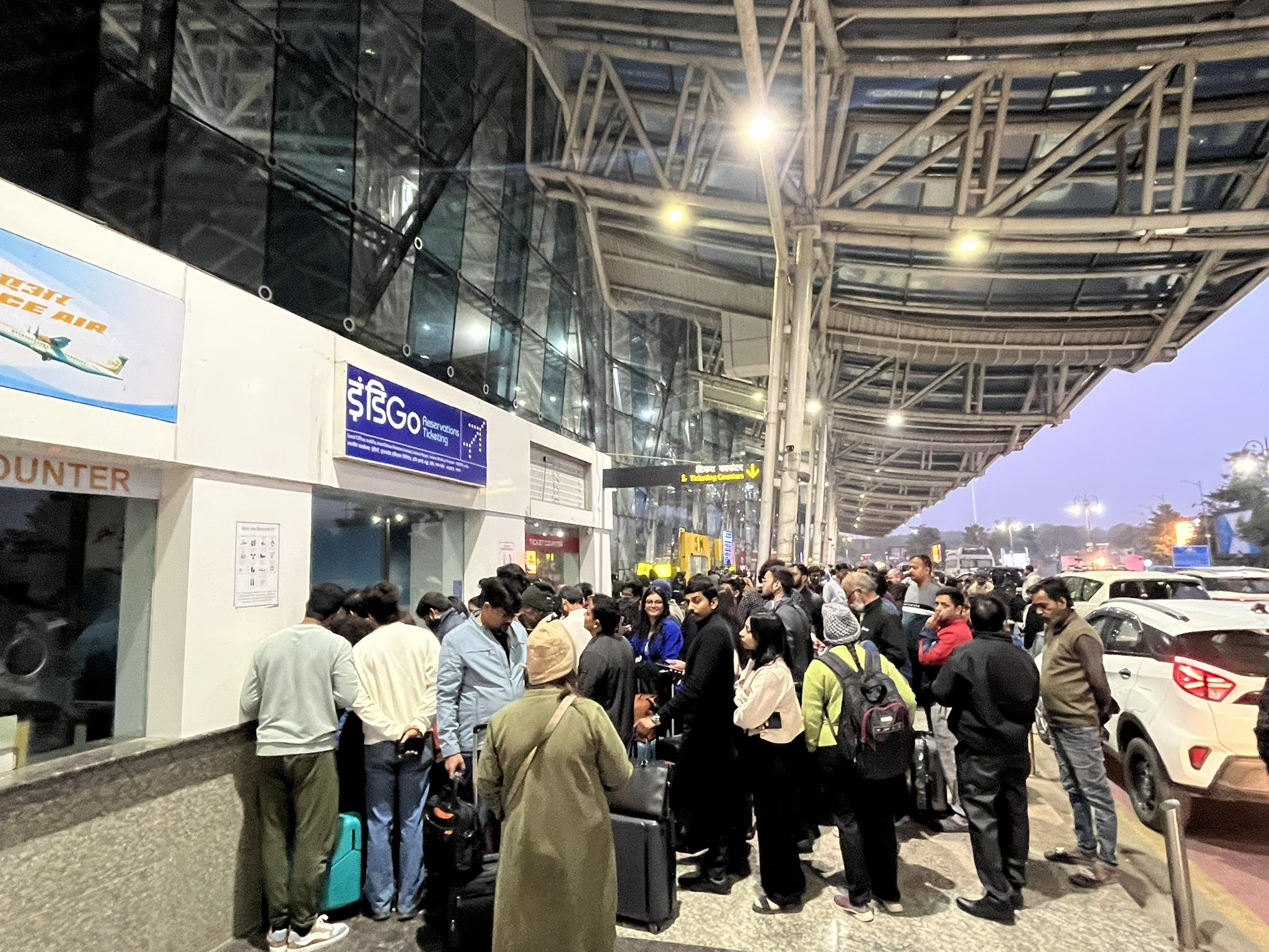 यात्रियों को मिलेगा कैंसिल फ्लाइट के टिकट का रिफंड, सरकार का इंडिगो को आदेश; सरकार के नए नियमों से गड़बड़ हुई