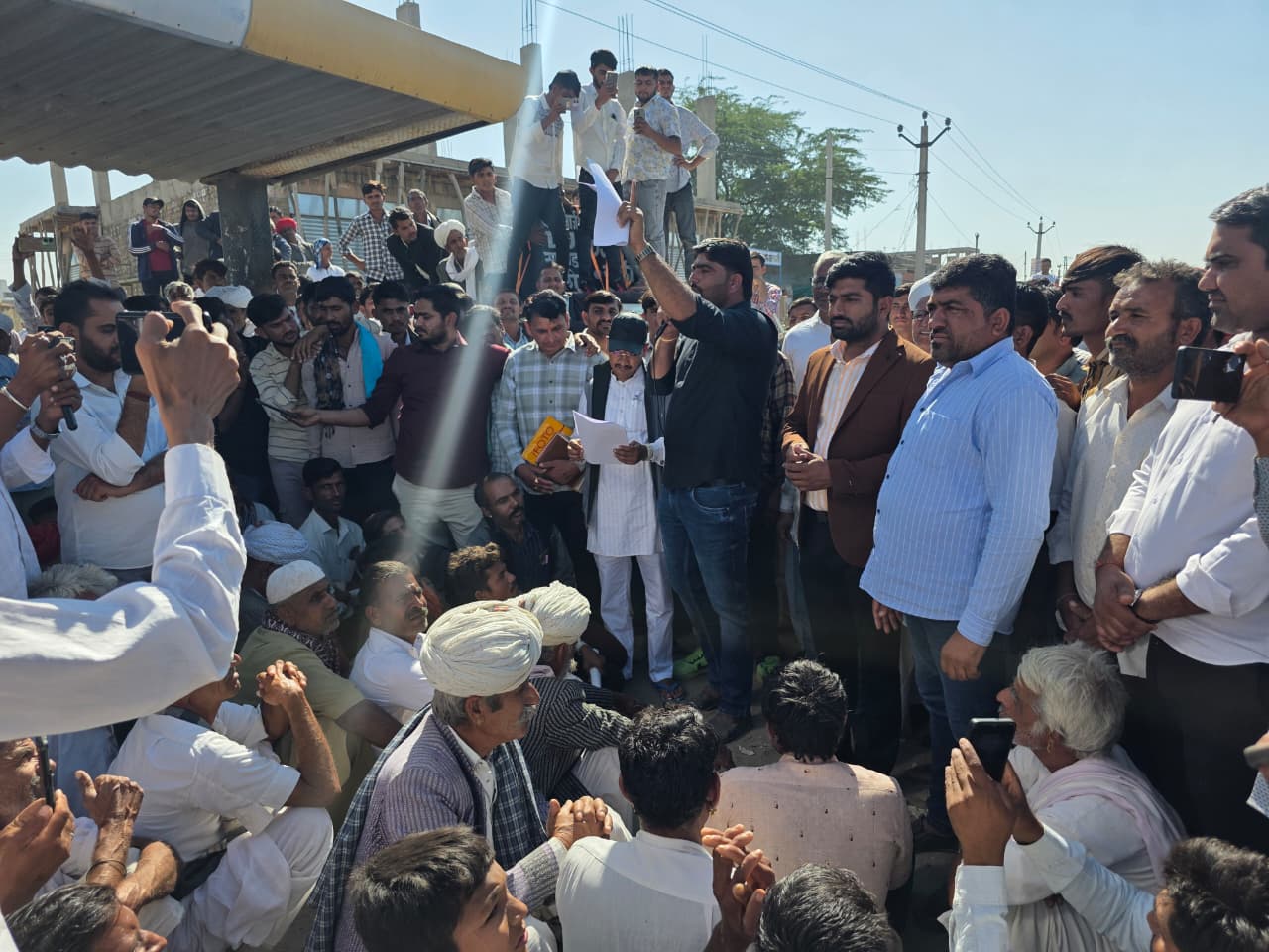 200 ट्रैक्टरों के साथ किसान का कलेक्ट्रेट घेराव; प्रशासन ने रैली को रोकने का प्रयास, किसानों की क्या-क्या मांगे हैं?