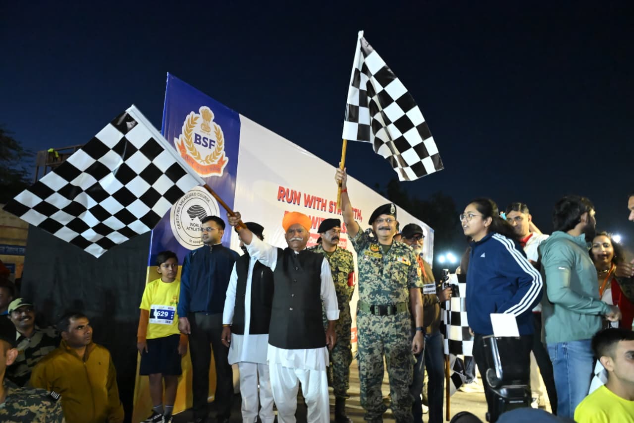 जैसलमेर बॉर्डर पर BSF 21 किमी तक मैराथन, 2800 से ज्यादा धावकों ने प्रतिभागियों ने हिस्सा…