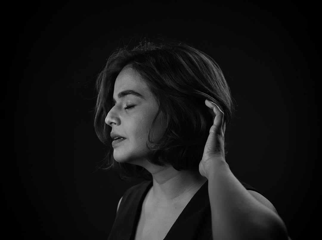Suhani Shah: चेहरा देख माइंड पढ़ लेती हैं मॉडल दिखने वाली लडकी, करोड़ो में हे फेंस, देखे picture देखे