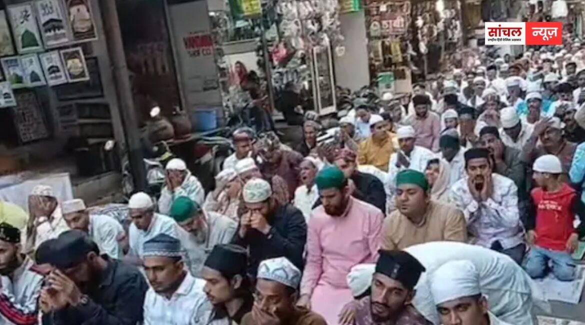 जुम्मे की नमाज के बाद अजमेर दरगाह जुम्मे की नमाज के बाद अजमेर दरगाह जैसी स्थिति, भागते हुए नजर जायरीन; पुलिस ने संभाला मोर्चा