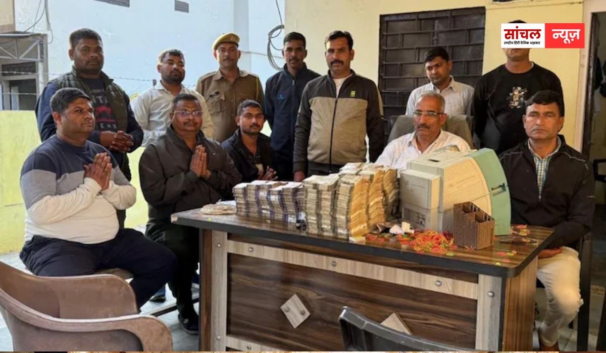 पुलिस नाकाबंदी में कार से बरामद हुई भारी मात्रा में नकदी; पांच संदिग्ध गिरफ्तार, आयकर विभाग भी जांच में जुटा