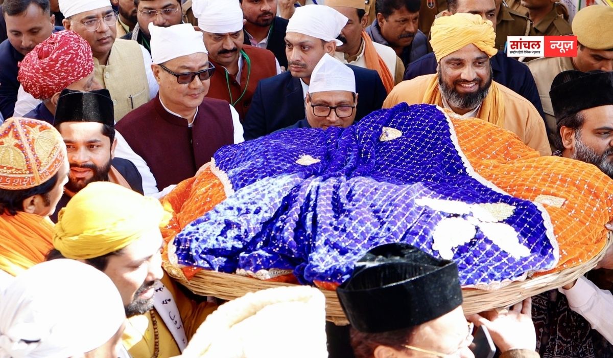 दरगाह पर पेश हुई प्रधानमंत्री नरेंद्र मोदी की ओर से भेजी चादर, 814वें उर्स पर पारंपरिक दस्तारबंदी से हुआ स्वागत, क‍िरेन र‍िज‍िजू ने क्‍या मांगी दुआ