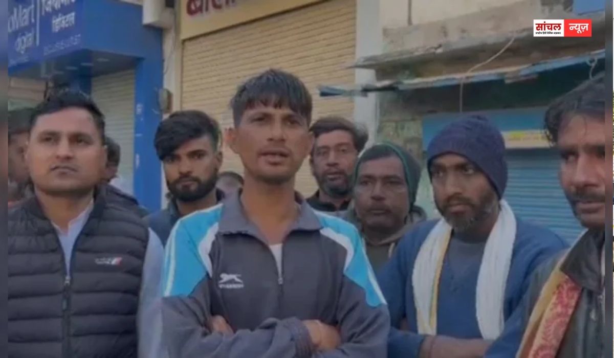 मजदूरों ने कांग्रेस के खिलाफ की नारेबाजी, एनएसयूआई की रैली में जाने के लिए मज़दूरों को 500 रुपये देने का हुआ था वादा, मजदूरी के लिए भटक रहे