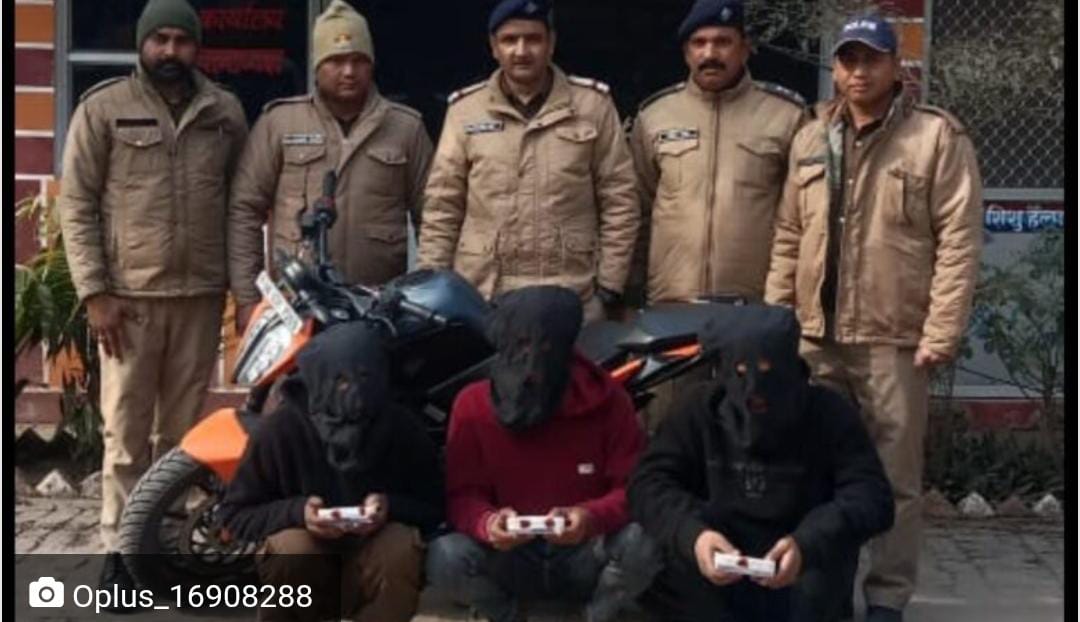 उत्तराखंड जनपद ऊधमसिंह नगर पुलिस नशा तस्करों पर कर रही कड़ी कार्यवाही नानकमत्ता थाना पुलिस को मिली बड़ी सफलता, 03 अभियुक्तों को 19 ग्राम स्मैक के साथ किया गिरफ्तार