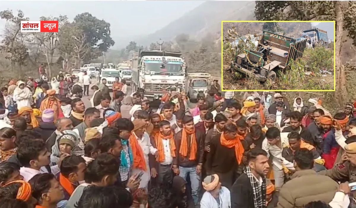 DNT समाज के सम्मेलन में जा रही जुगाड़ गाड़ी पलटने से दर्दनाक हादसा, 65 साल के बुजुर्ग की मौके पर ही मौत, हाईवे पर बैठे लोग; 5 किमी लंबा जाम