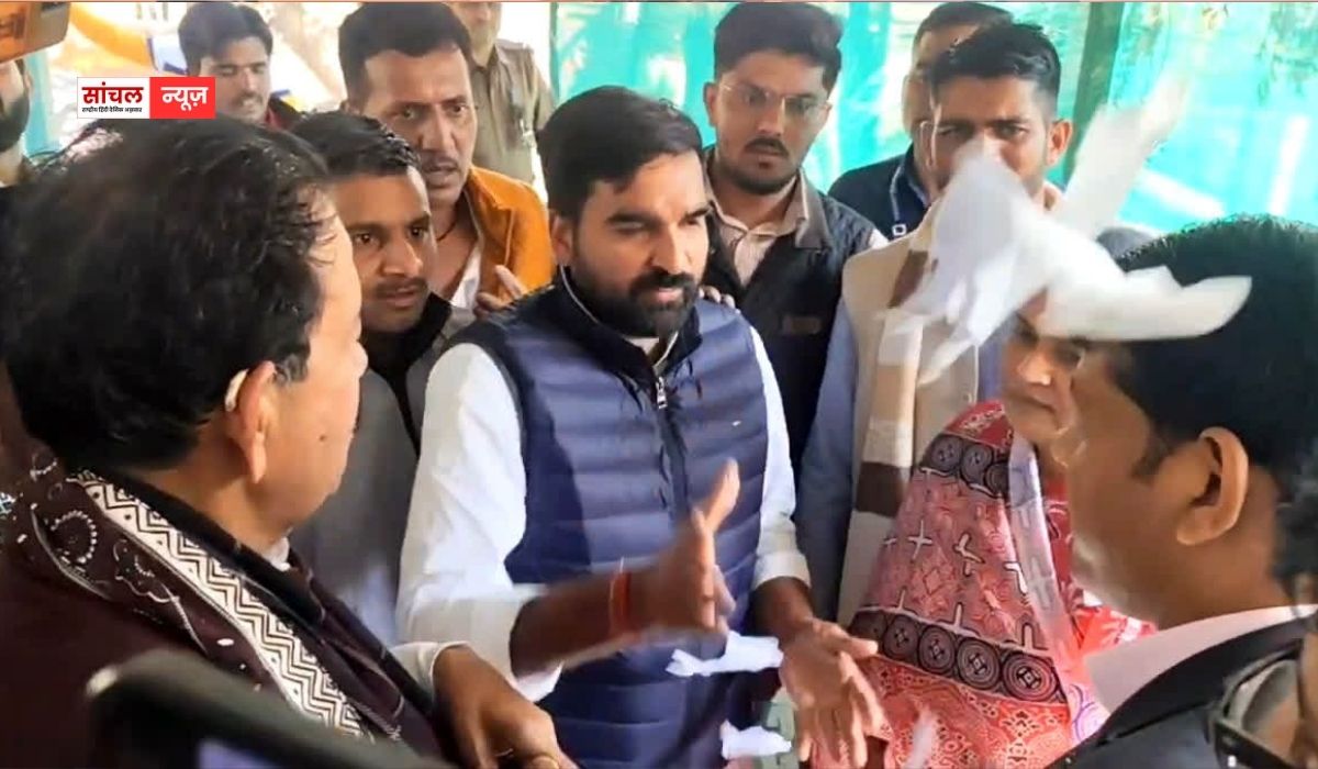 ‘मनरेगा बचाओ महासंग्राम पदयात्रा’ ज्ञापन फाड़कर SDM के मुंह पर फेंका, कहा- यूथ कांग्रेस सड़कों पर उतरेगी