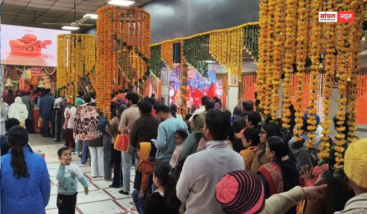 देवभूमि उत्तराखंड में नए साल पर मंदिरों में उमड़ी भीड़, रात में आतिशबाजी के साथ जश्न मनाया, सीएम धामी ने दी बधाई