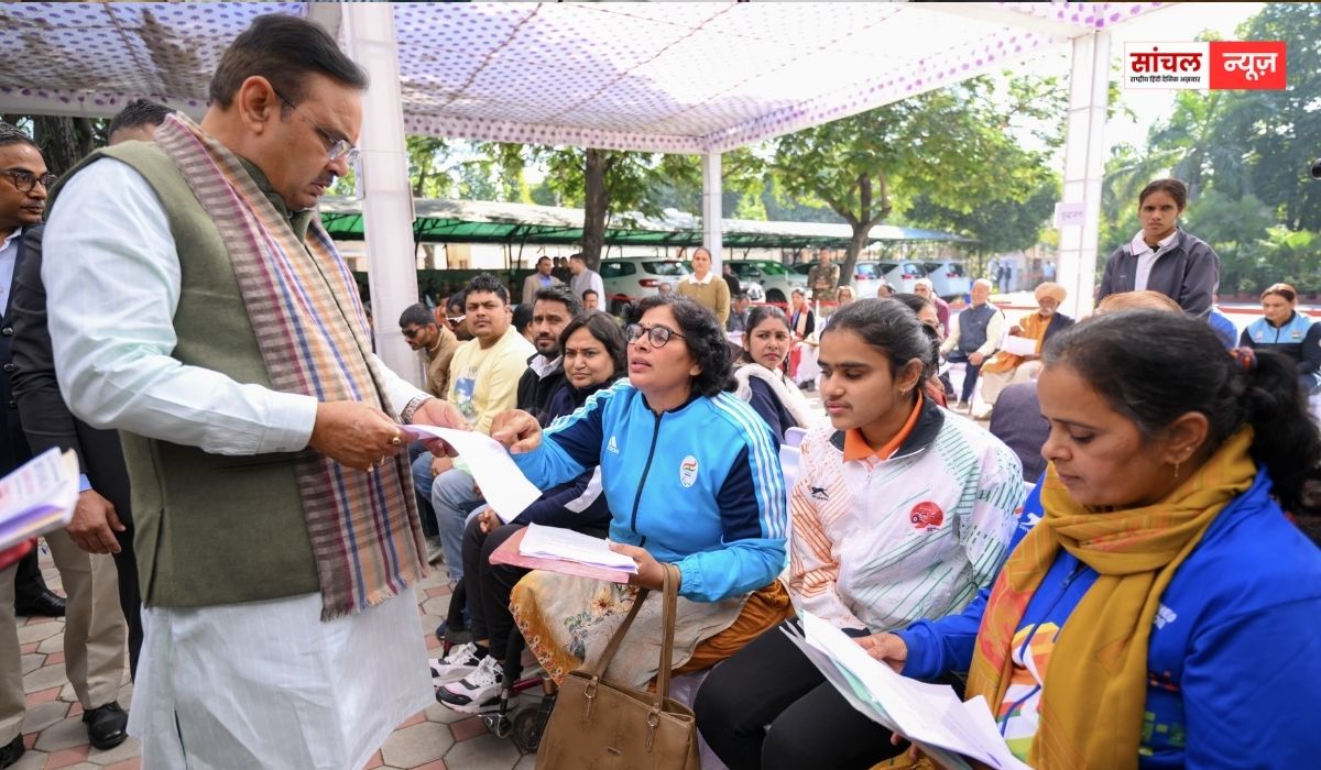 जन सुनवाई में सीएम भजनलाल शर्मा ने अधिकारियों को लगाई फटकार, अधिकारी संतोषजनक जवाब नहीं दे पाए.