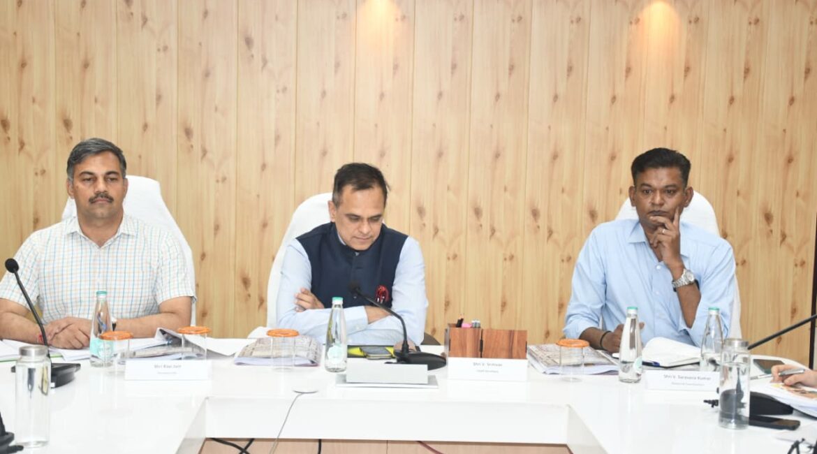 मुख्य सचिव वी.श्रीनिवास ने मंगलवार को परकोटे के विभिन्न स्थानों हवेलियों मंदिर का किया निरीक्षण