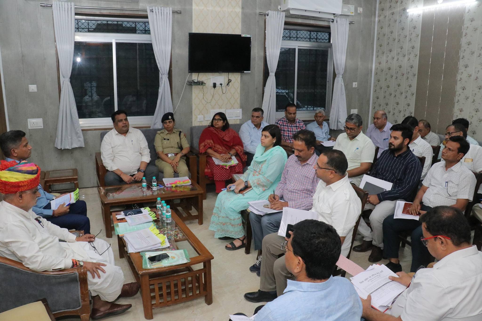 जिला प्रभारी मंत्री खर्रा व जिला प्रभारी सचिव पी रमेश ने जिला स्तरीय अधिकारियों की ली बैठक, समयबद्ध एवं प्रभावी क्रियान्वयन के दिए निर्देश
