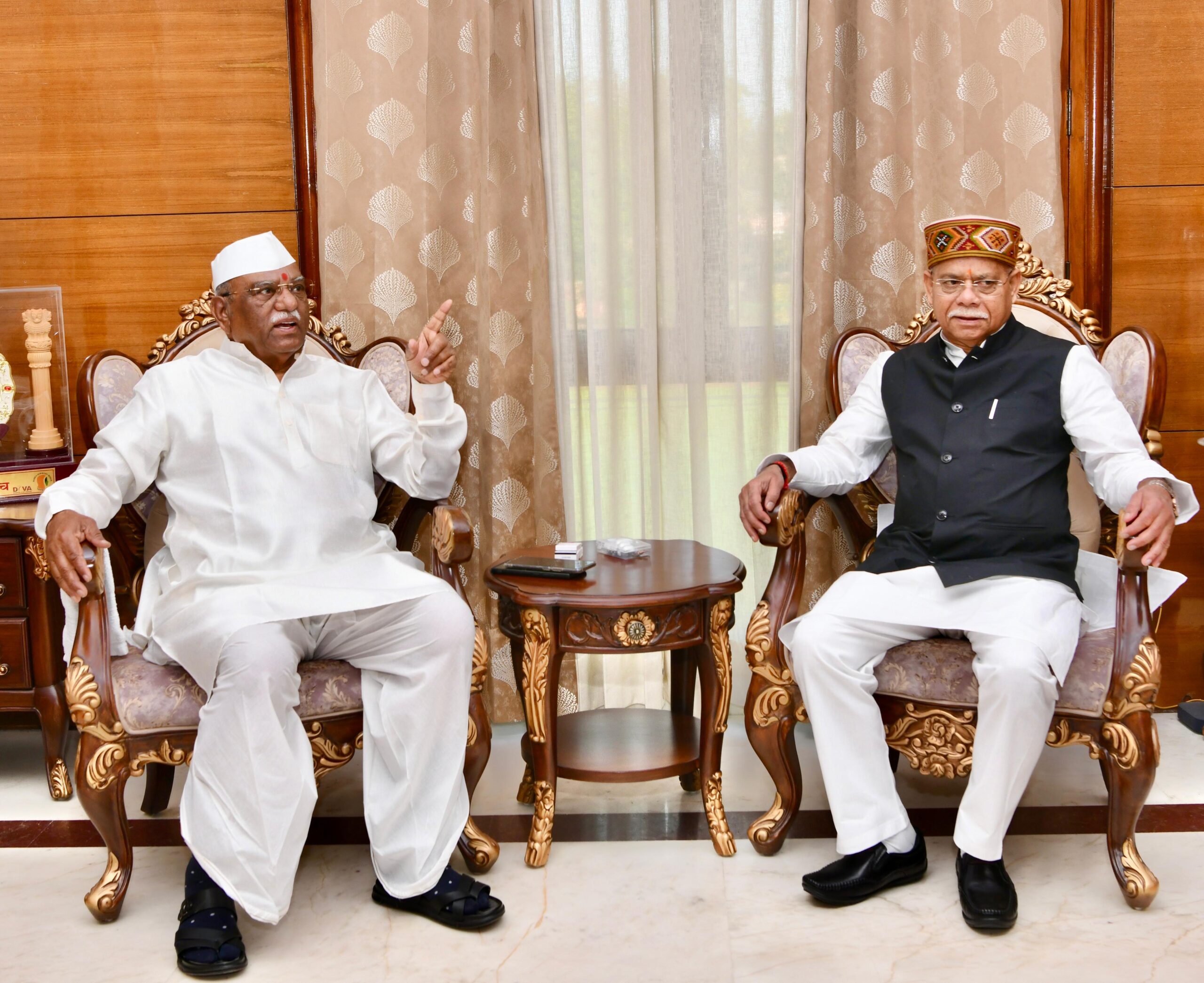 राज्यपाल बागडे से हिमाचल प्रदेश के राज्यपाल  श्री शिव प्रताप शुक्ल की शिष्टाचार भेंट