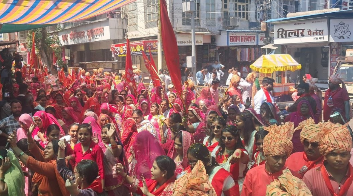 Sirohi News : राज बायोसा मंदिर में तीन दिवसीय 26 वां वार्षिक महोत्सव, झांकियों के साथ निकाली शोभायात्रा