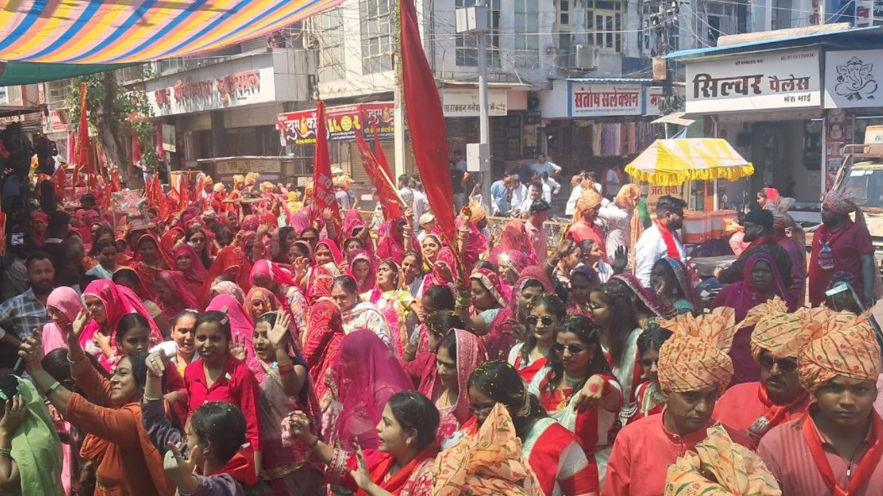 Sirohi News : राज बायोसा मंदिर में तीन दिवसीय 26 वां वार्षिक महोत्सव, झांकियों के साथ निकाली शोभायात्रा
