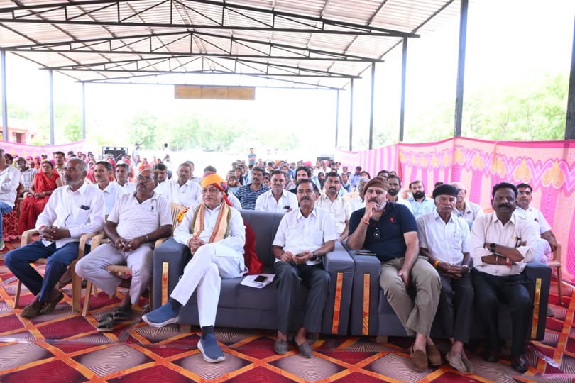 गलथनी में कैबिनेट मंत्री जोराराम कुमावत ने ग्रामीणों संग सुना ‘मन की बात’ का 138वां एपिसोड, राष्ट्र निर्माण और सामाजिक सरोकारों पर की चर्चा