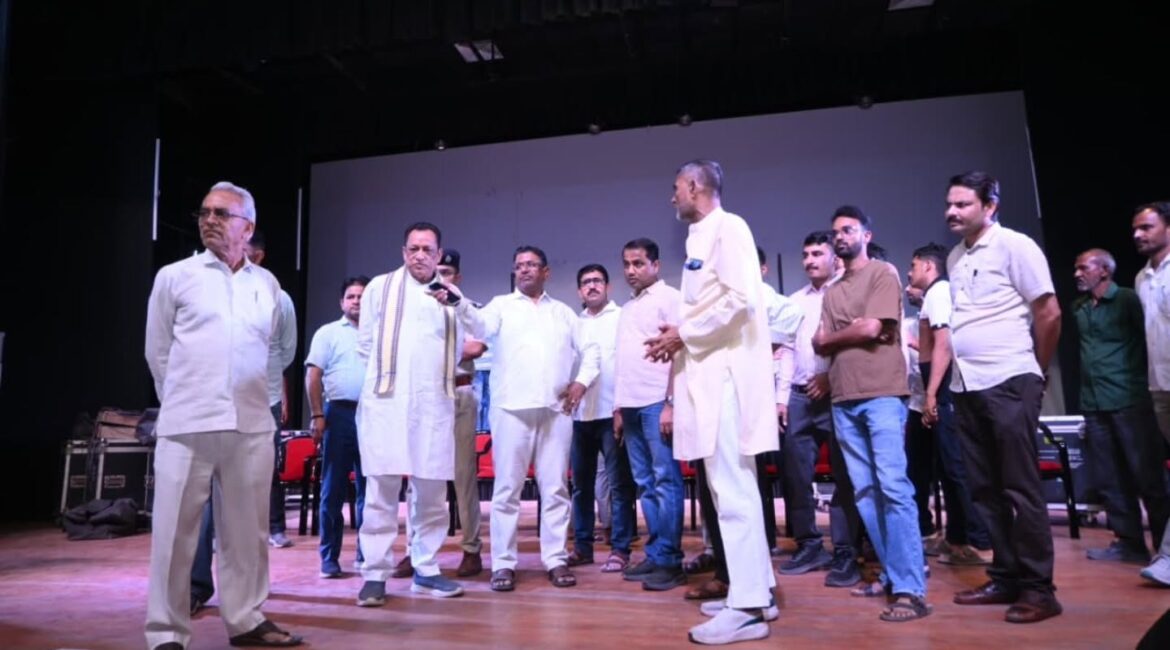 मुख्यमंत्री के सुमेरपुर दौरे को लेकर मंत्री जोराराम कुमावत ने संभाला मोर्चा: SDM, पालिकाध्यक्ष और ईओ के साथ टाउन हॉल व हेलीपैड की परखीं व्यवस्थाएं