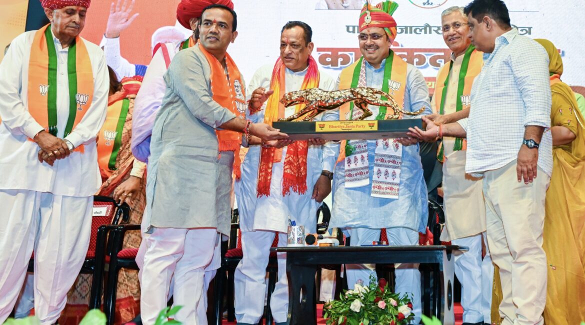 मुख्यमंत्री भजनलाल शर्मा पहुंचे सुमेरपुर: कार्यकर्ताओं को दिया पंचायत चुनाव में जीत का मंत्र, बोले—’निकाय चुनाव से भी बेहतर करना है प्रदर्शन, कांग्रेस का करेंगे सूपड़ा साफ’