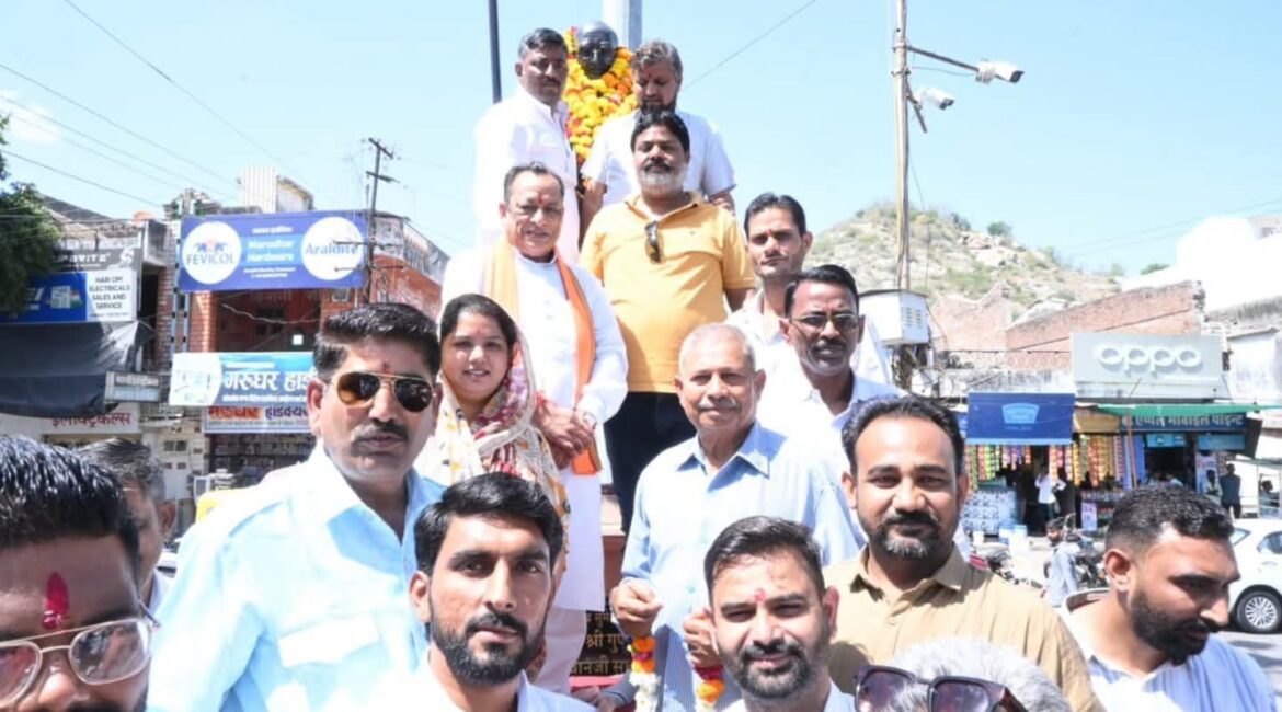 सुमेरपुर में बापू और शास्त्री जी को नमन: कैबिनेट मंत्री जोराराम कुमावत और पालिका अध्यक्ष चत्रभुज शर्मा की अगुवाई में हुआ श्रमदान; ‘स्वच्छता ही सेवा’ अभियान के तहत दिया स्वच्छ सुमेरपुर का संदेश